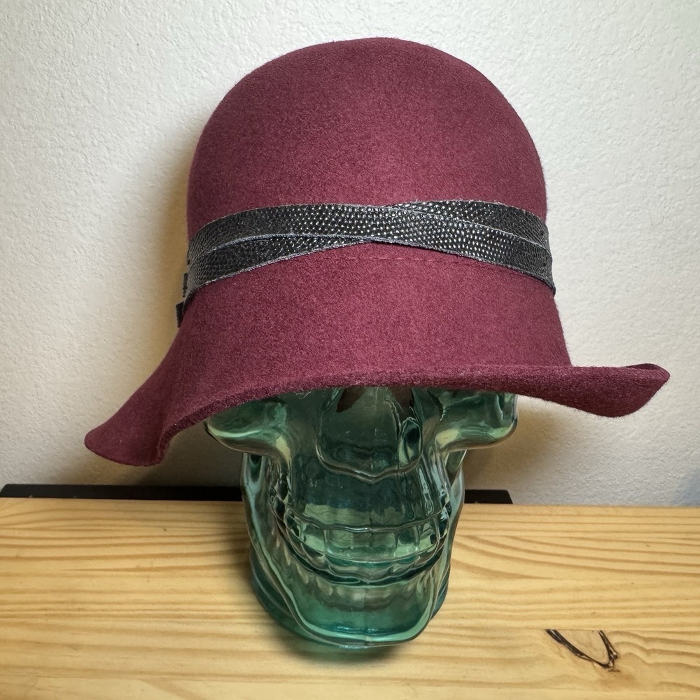 Goorin Bros Cloche Hat Womens Medium Burgundy Good Vintage Wool Felt Bell Buckle - Picture 4 of 5